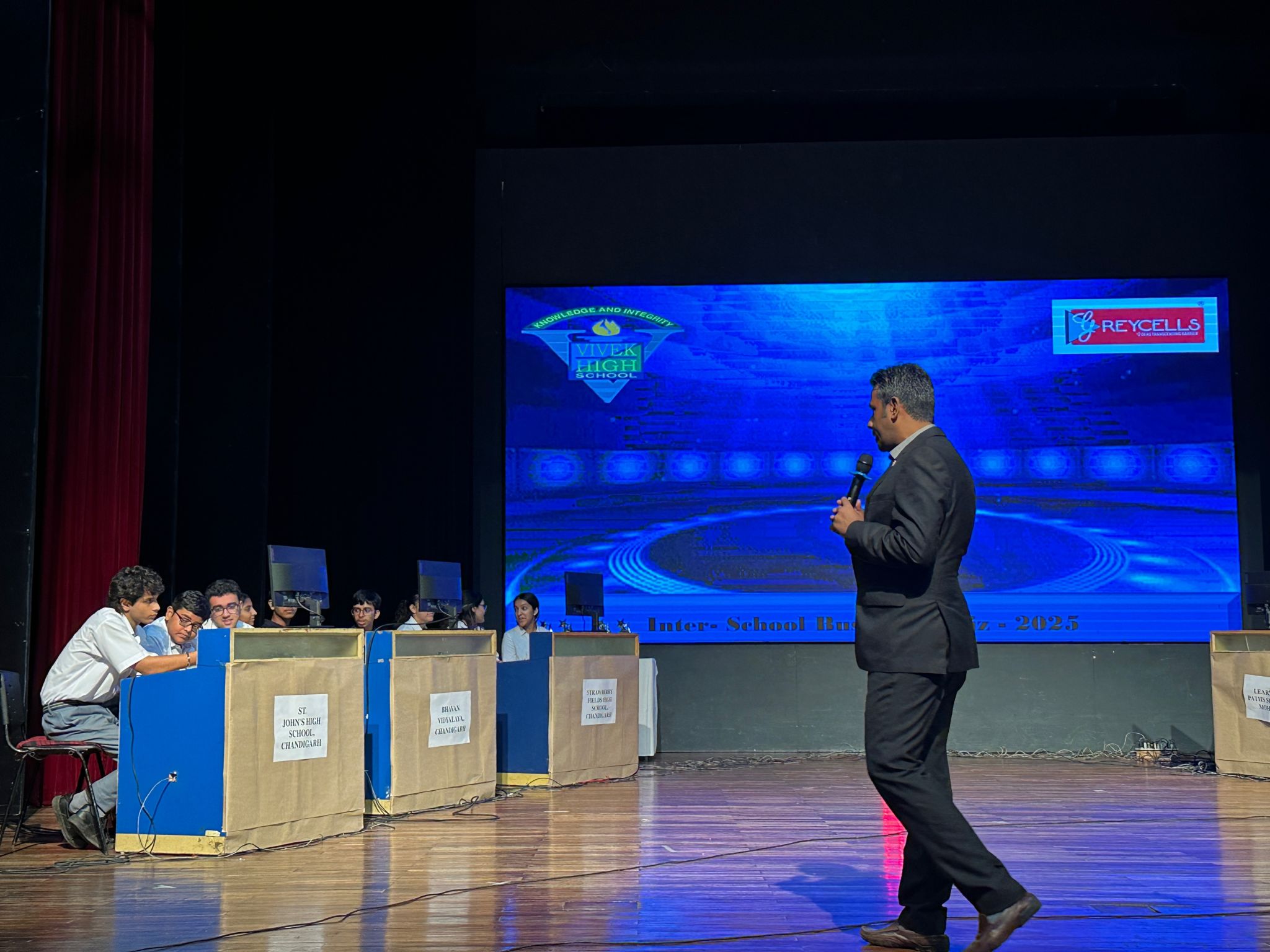 Quizmasters in India-Hosting-School-Quiz-Vivek-High-School-Chandigarh